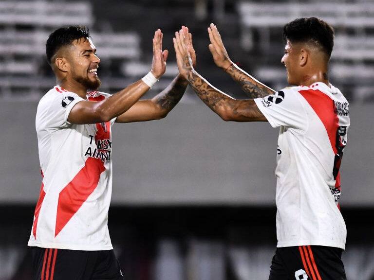 BUENOS AIRES, ARGENTINA - MARCH 11: Paulo Diaz of River Plate celebrates with teammate Jorge Carrascal after scoring the sixth goal of his team during a Group D match between River Plate and Deportivo Binacional as part of Copa CONMEBOL Libertadores 2020 at Estadio Monumental Antonio Vespucio Liberti on March 11, 2020 in Buenos Aires, Argentina. (Photo by Rodrigo Valle/Getty Images)