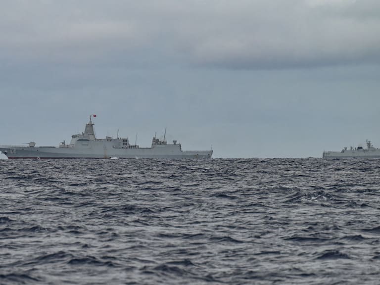 Dos navíos de combate de la Armada de China son avistados en el mar de China