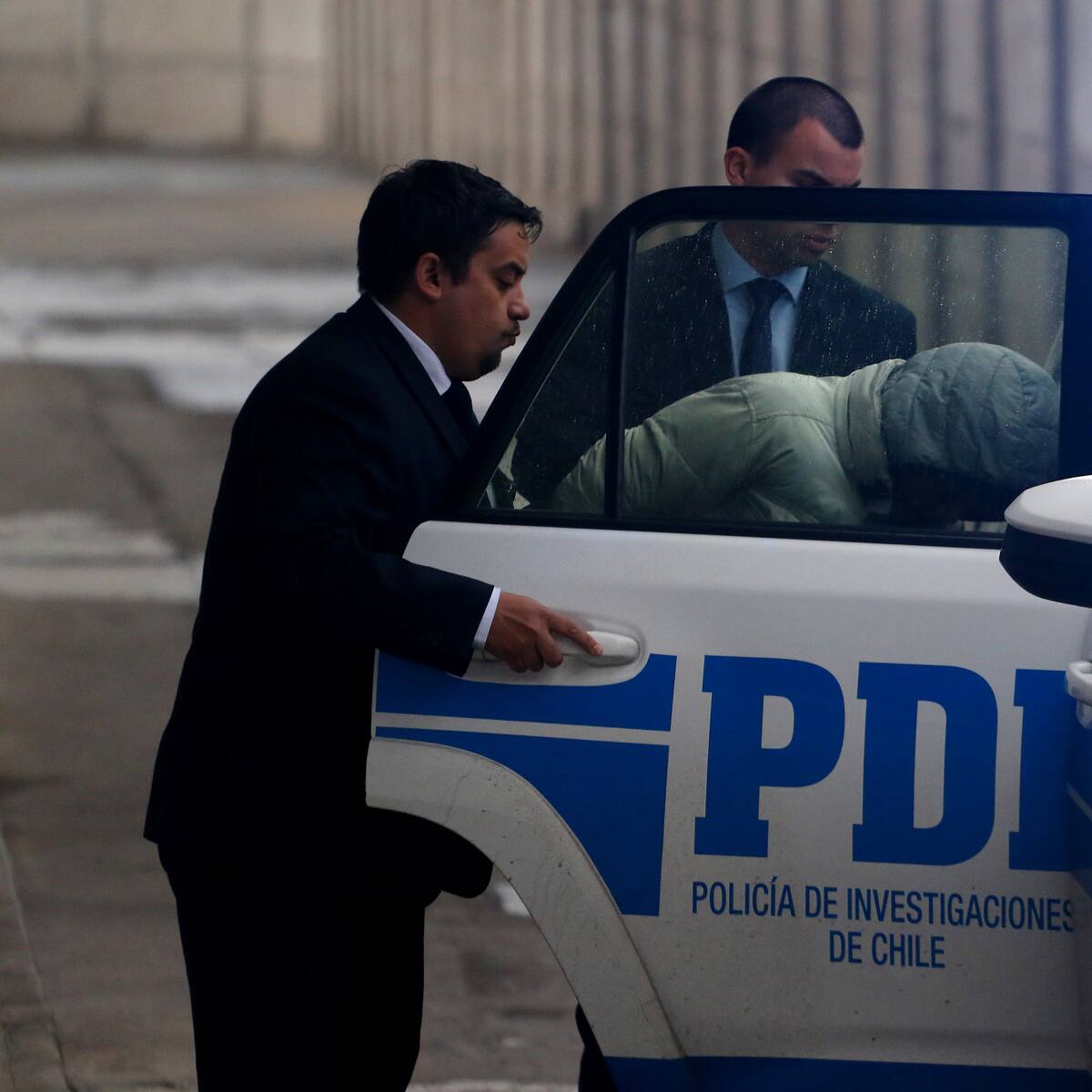 Millonario robo a tienda de ropa en Vitacura es frustrado por detectives de la PDI tras persecución: hay un detenido