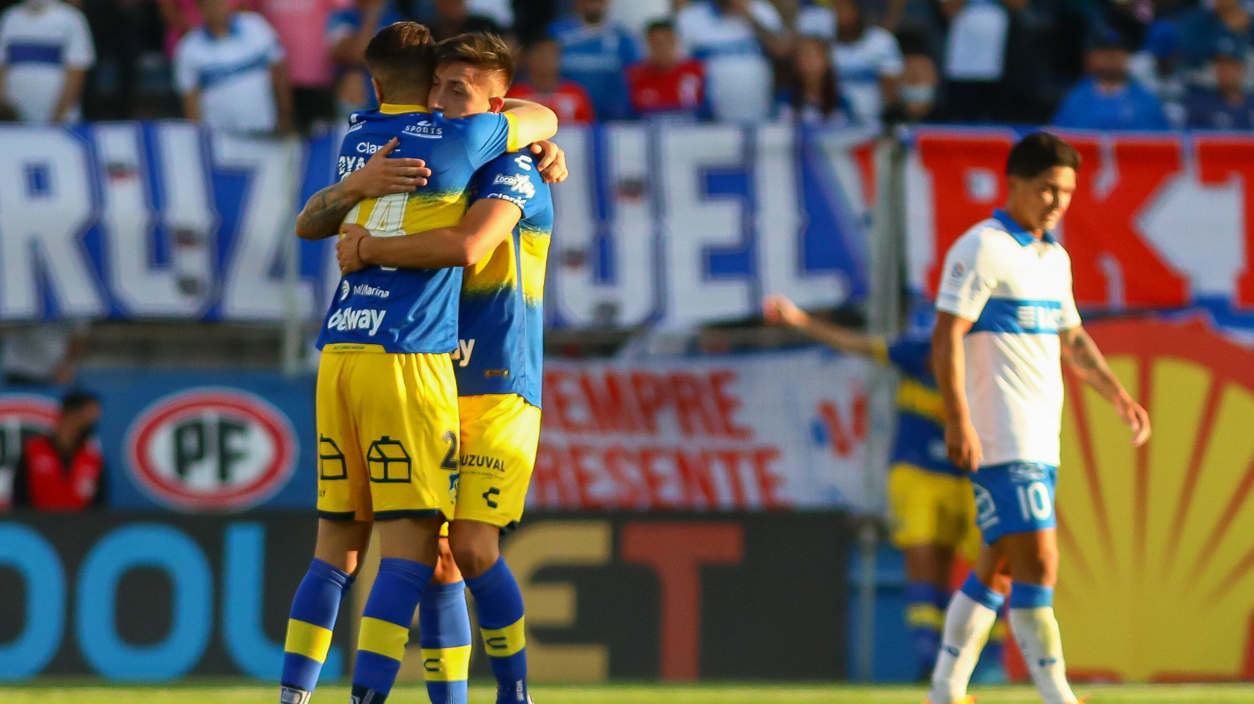 Everton derrotó a la Universidad Católica, que sumó su tercera derrota