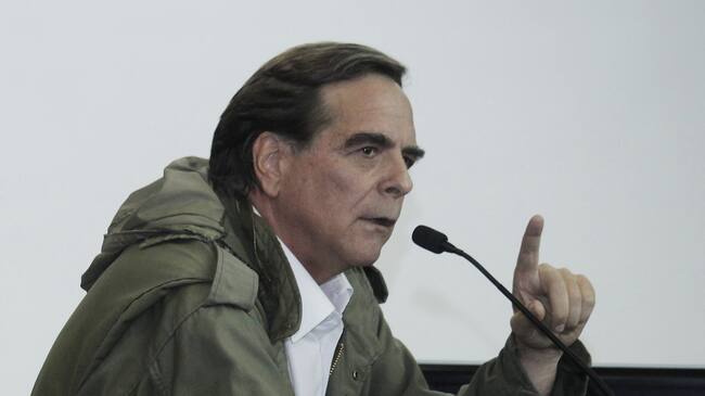 28 de Octubre 2014/ SANTIAGO
El sacerdote Felipe Berríos, acompañado por la ministra del Trabajo, Javiera Blanco, la presidenta de la Central Única de Trabajadores (CUT), Bárbara Figueroa, y académicos de la Universidad Diego Portales entrega un discurso en el lanzamiento del Informe Anual de Derechos Humanos 2014 que se realiza en Facultad de Derecho de la universidad.
FOTO: DAVID VON BLOHN/ AGENCIAUNO
