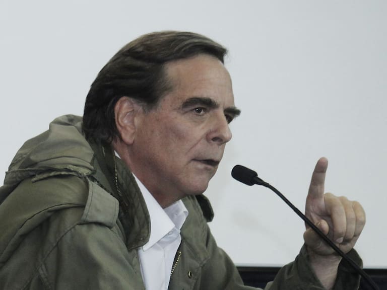 28 de Octubre 2014/ SANTIAGO
El sacerdote Felipe Berríos, acompañado por la ministra del Trabajo, Javiera Blanco, la presidenta de la Central Única de Trabajadores (CUT), Bárbara Figueroa, y académicos de la Universidad Diego Portales entrega un discurso en el lanzamiento del Informe Anual de Derechos Humanos 2014 que se realiza en Facultad de Derecho de la universidad.
FOTO: DAVID VON BLOHN/ AGENCIAUNO