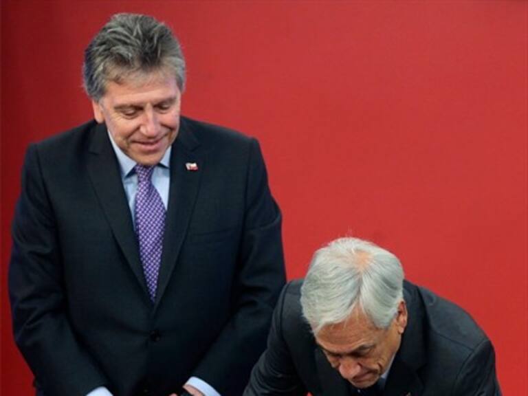 Adiós a la ley reservada del cobre: Piñera firmó indicación que cambia financiamiento de las FF.AA.