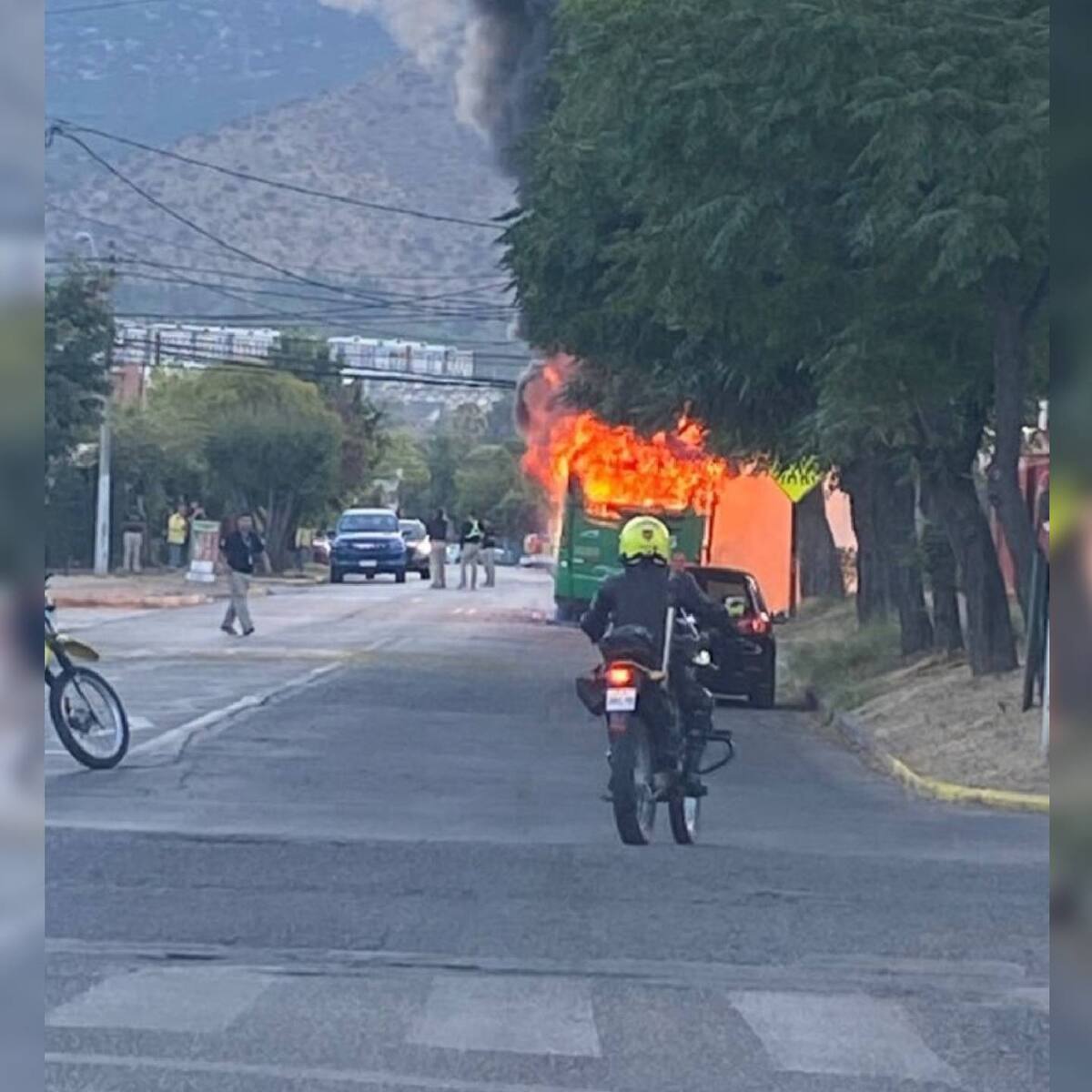 Bus RED se incendia en La Florida: tránsito se encuentra con restricción por Enrique Olivares