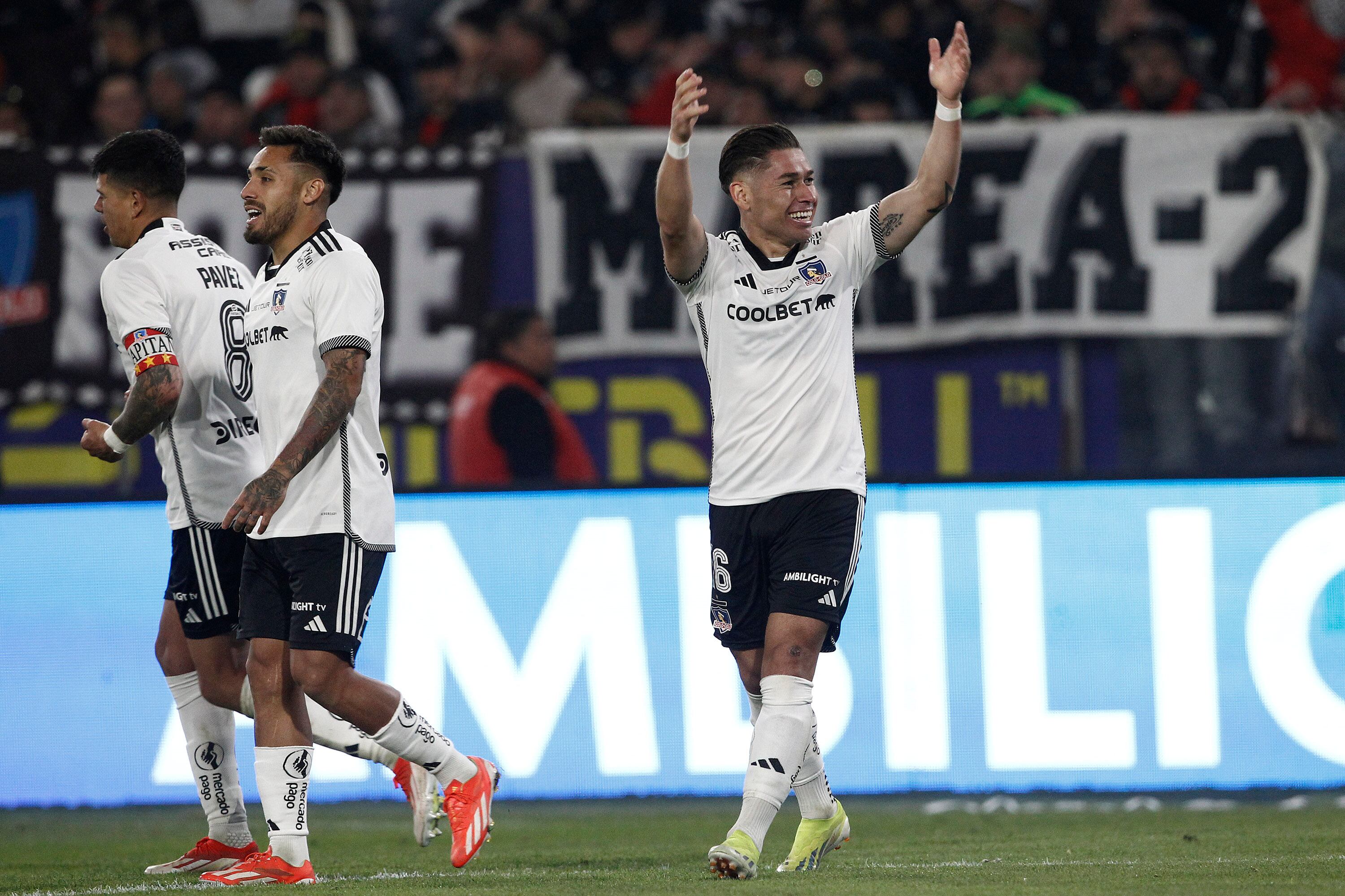Colo Colo se impuso con autoridad a Palestino y se empezó a acercar al líderato de la U