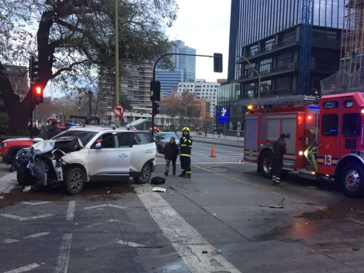 Una persona lesionada deja accidente de tránsito en Las Condes: testigos intentaron linchar a supuesto responsable
