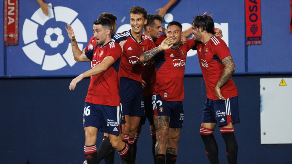 Osasuna derrota con polémica al Sevilla en el arranque de La Liga