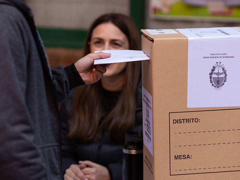 Golpe al proyecto libertario en Buenos Aires: peronismo lo supera por más de 13 puntos en el mayor distrito del país