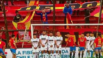 Hincha de Unión Española es viral por llamativo gesto en gol de Pablo Aránguiz: “No pensé que iba a aparecer en la imagen”