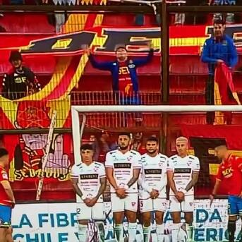 Hincha de Unión Española es viral por llamativo gesto en gol de Pablo Aránguiz: “No pensé que iba a aparecer en la imagen”