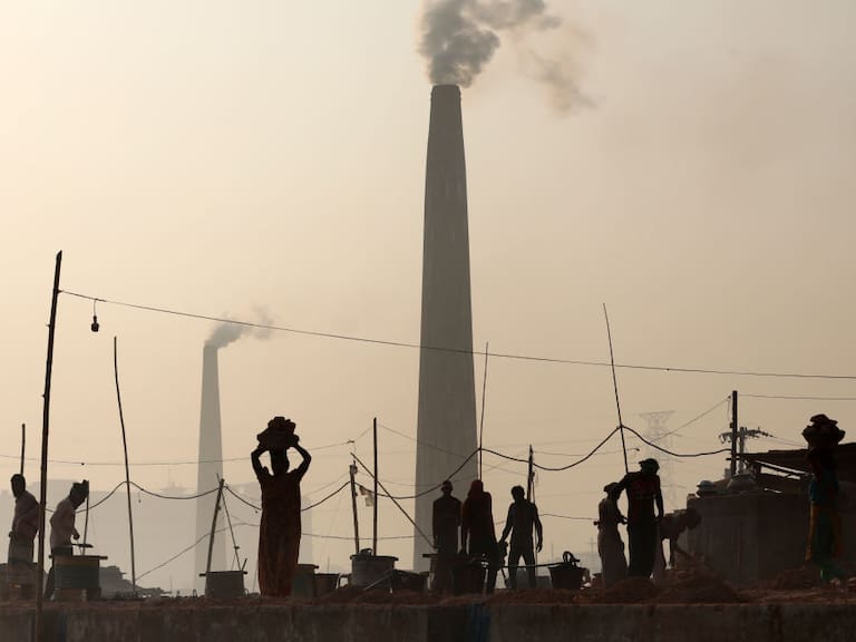 La polución que genera una fábrica en Dhaka de Bangladesh