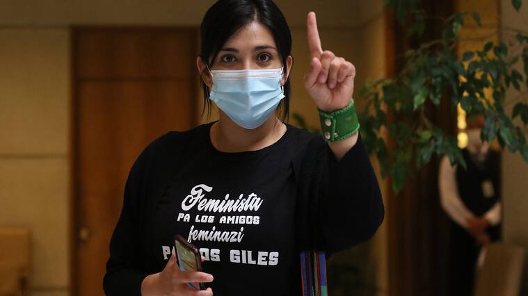 23 DE NOVIEMBRE DE 2021/VALPARAISOLa diputada Karol Cariola en la Cámara de Diputados, en medio de la discusión de los proyectos de matrimonio igualitario; y despenalización del aborto.
FOTO: LEONARDO RUBILAR CHANDIA/AGENCIAUNO