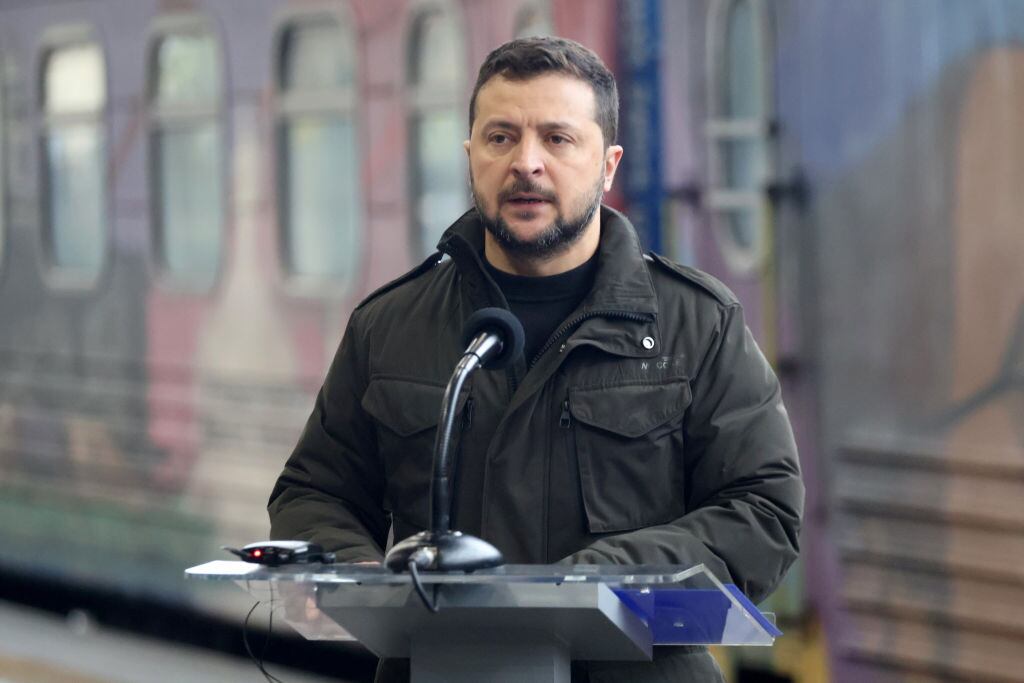 El presidente de Ucrania Volodimir Zelenski ante los medios en Kiev