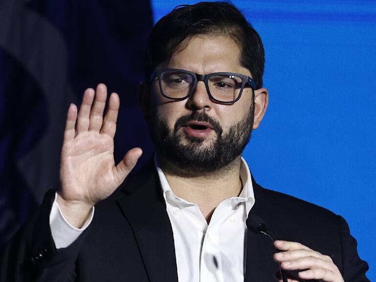 Cadem: Aprobación del Presidente Boric sube 8 puntos y la opción Apruebo en el Plebiscito llega al 42%