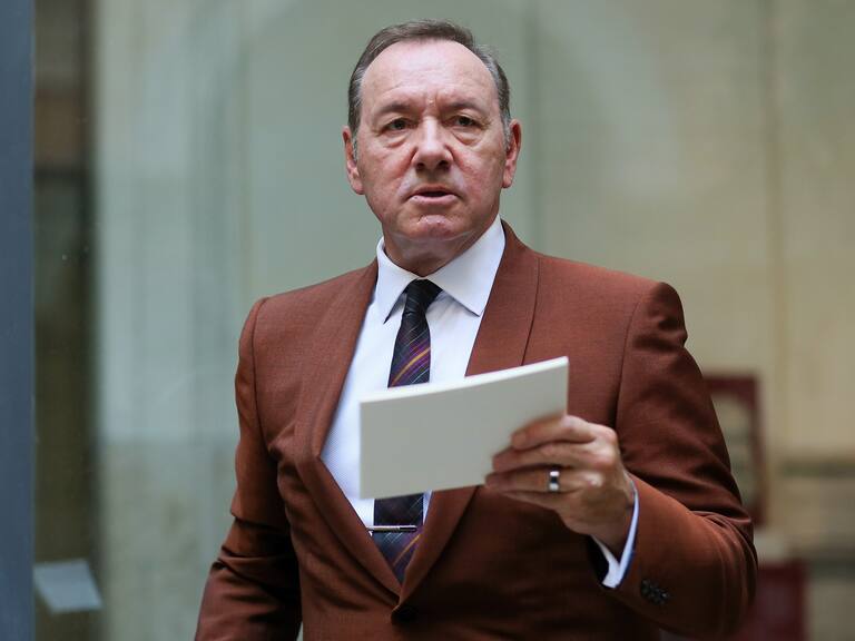 «Es un gran actor»: Director y productor de nueva película de Kevin Spacey lo defendieron tras críticas por su regreso al cine