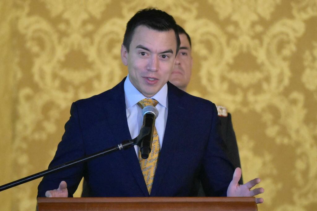 El presidente de Ecuador, Daniel Noboa, habla en un evento del cambio de mando de las fuerzas armadas en Quito.
