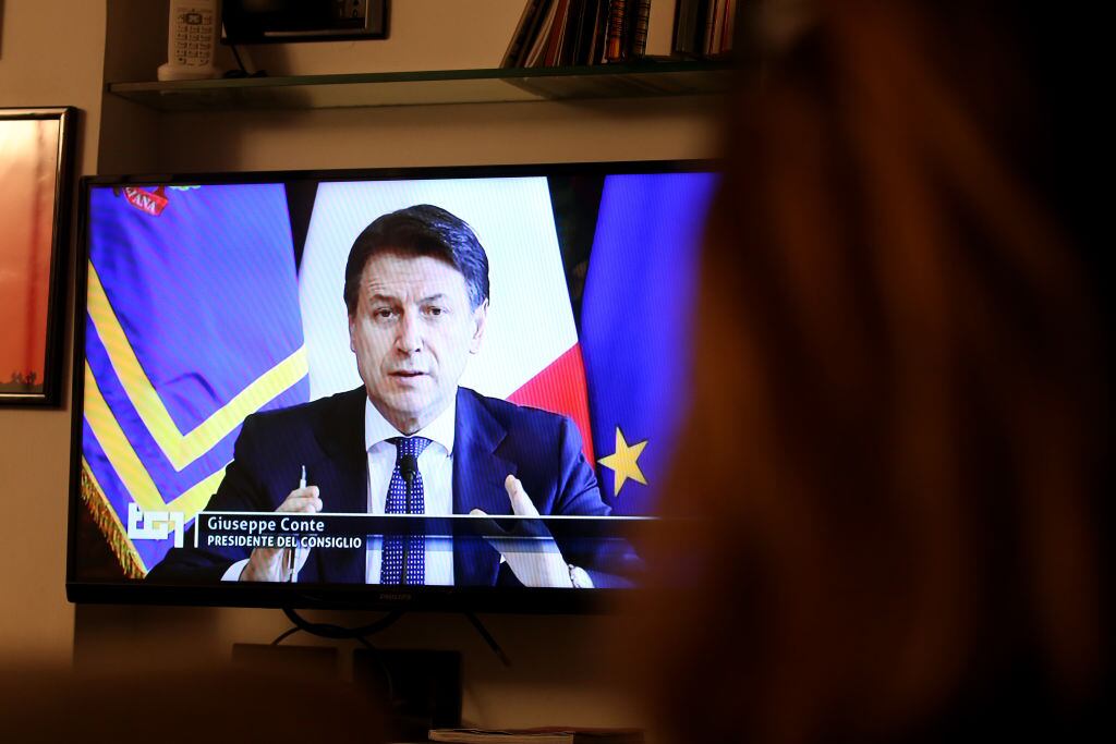 El primer ministro italiano Giuseppe Conte en cadena televisiva
