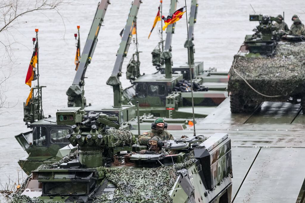Blindados y soldados de Alemania participan en un ejercicio militar de la OTAN en el territorio de Polonia.
