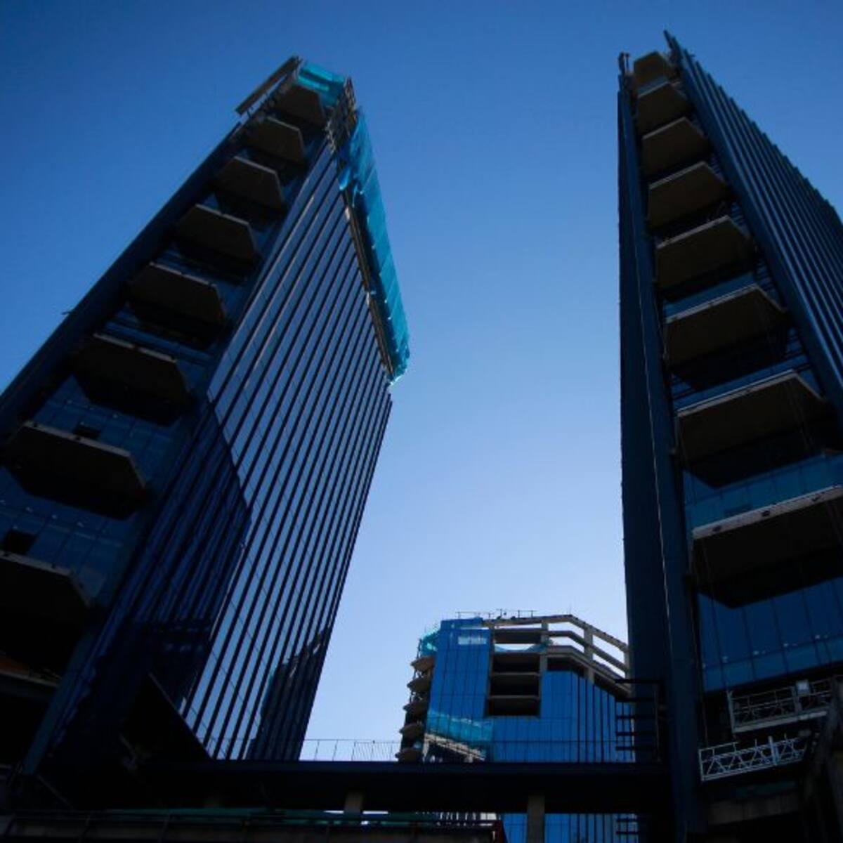 Alunizaje en nuevo centro comercial de Las Condes: sujetos robaron $15 millones en especies