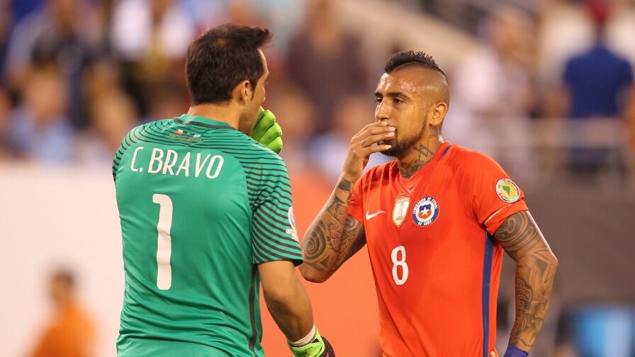 "¿Cuándo vas a volver a Colo Colo?": Arturo Vidal y Claudio Bravo proyectan sus eventuales retornos al "Cacique" y encienden la ilusión alba