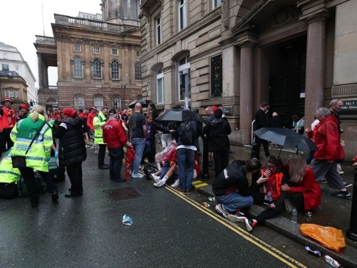 Condenan a 21 años de cárcel a exsoldado que atropelló a más de 100 hinchas del Liverpool en Inglaterra
