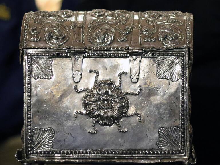 10 de abril de 2019/SANTIAGO La Brigada Investigadora Contra Delitos Medioambientales y Patrimonio Cultural (Bidema) Metropolitana de la PDI, hace entrega a la Iglesia de San Francisco piezas recuperadas en el marco de la investigación que se llevó a cabo en el fundo del empresario Raúl Schüler.
FOTO: SEBASTIAN BELTRANGAETE/AGENCIAUNO