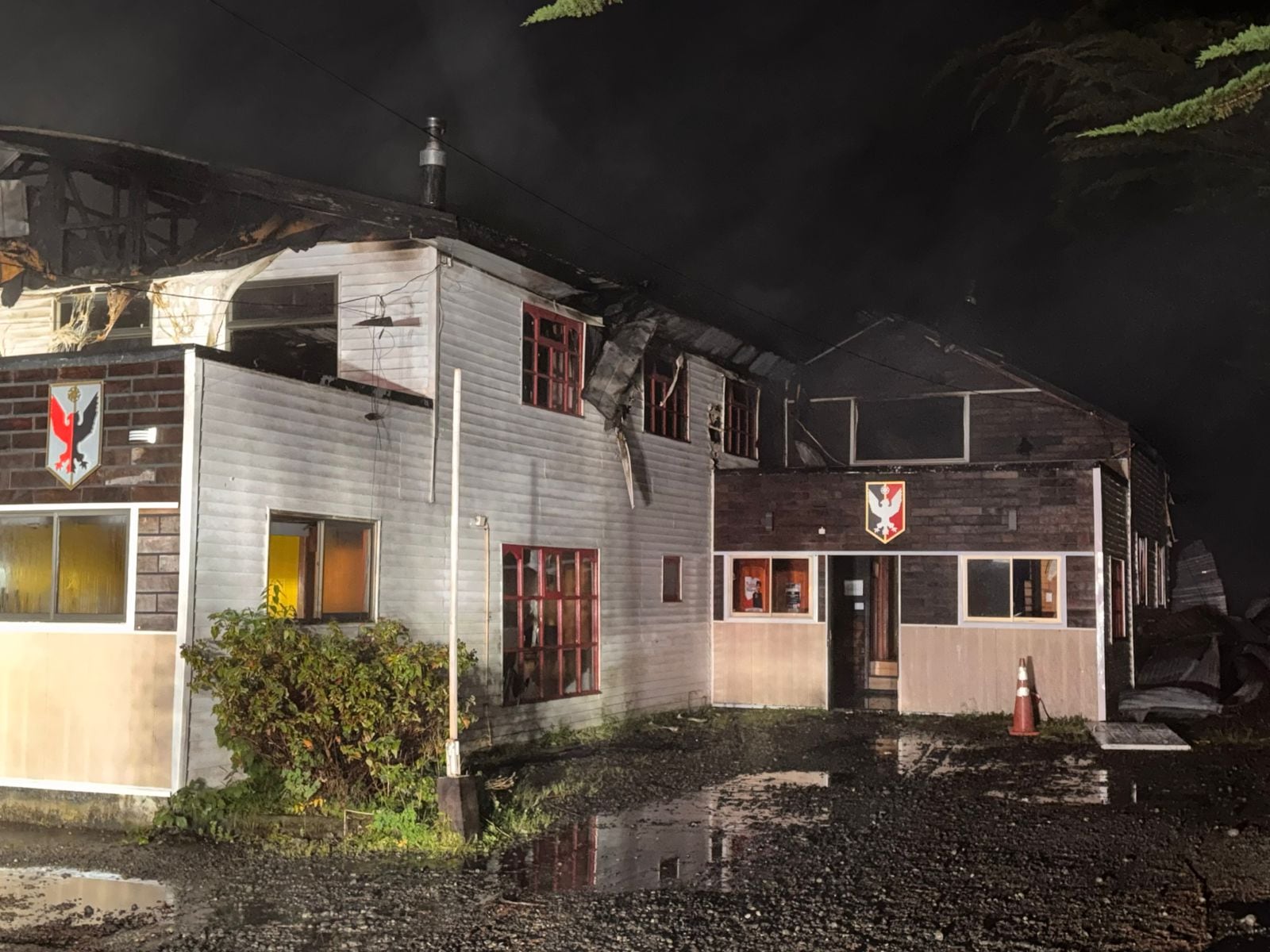 Incendio estructural destruye por completo Colegio Bicentenario en Puerto Montt