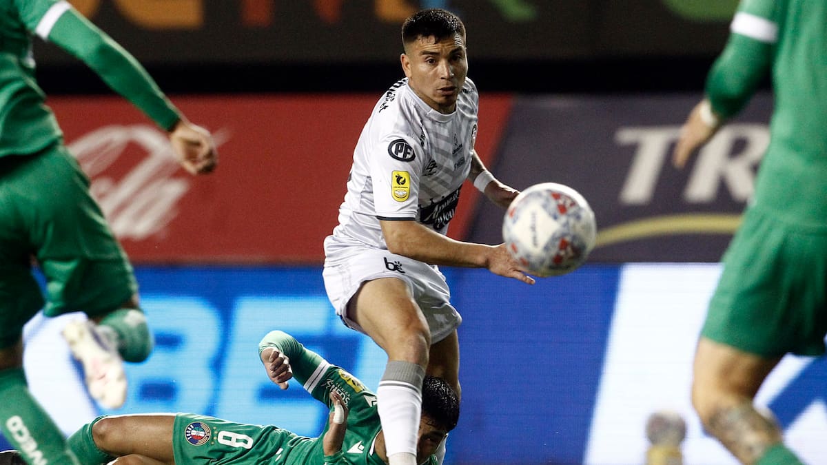 Entre una plaga de lesionados y un ex UC peleándose con los hinchas: el lado B del empate entre Audax Italiano y Deportes Limache