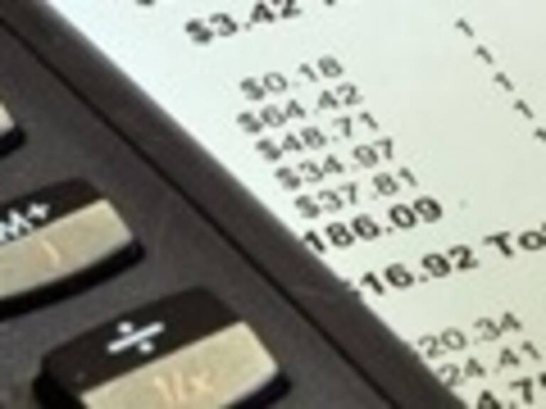 Sernac reveló que cuentas corrientes pueden costar hasta $69 mil mensuales