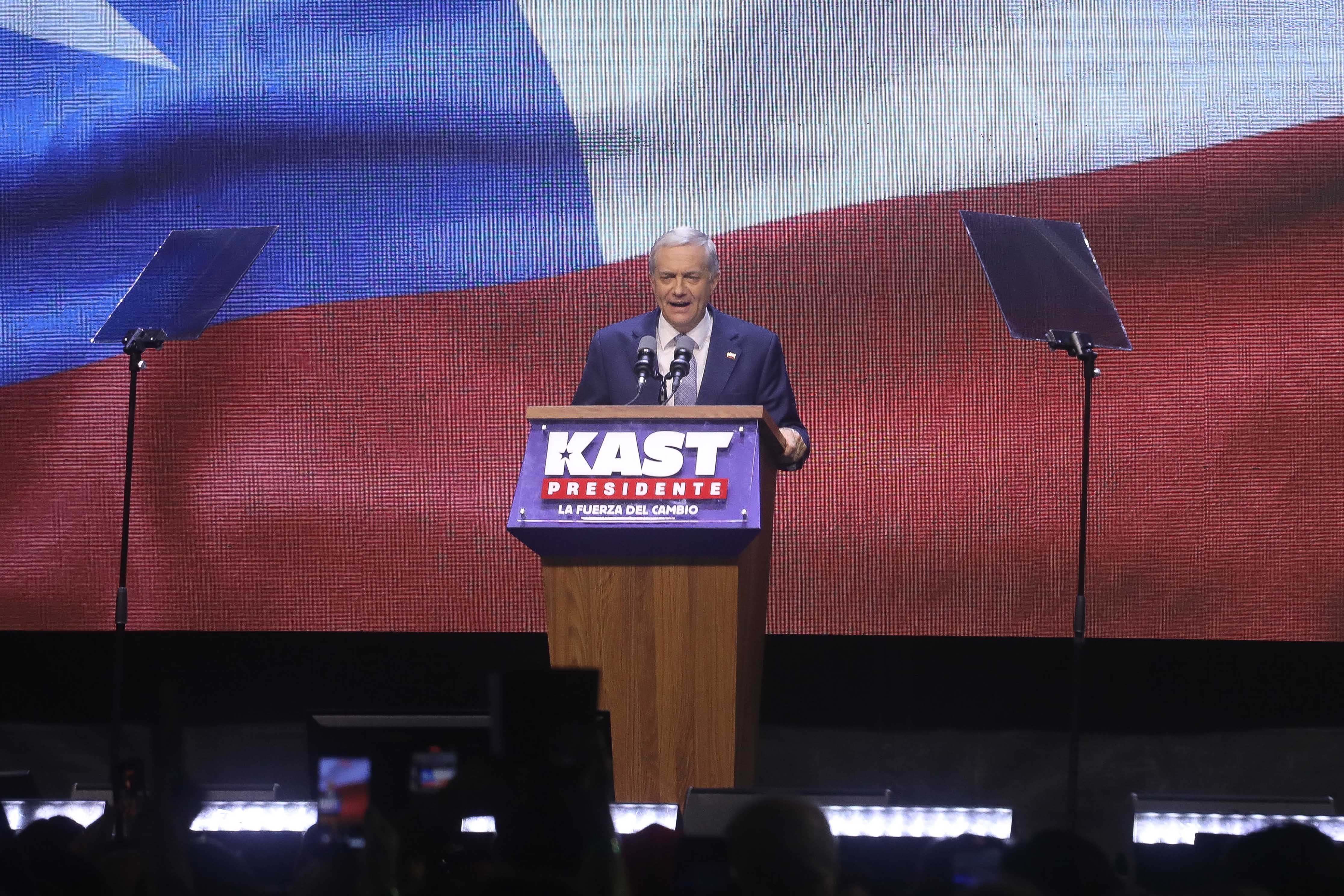 14 de diciembre de 2025 / SANTIAGO
El candidato Presidencial, ahora Presidente electo, se dirige al pais, tras ganar las elecciones presidenciales en segunda vuelta.
FOTO: SEBASTIAN BELTRAN GAETE / AGENCIAUNO