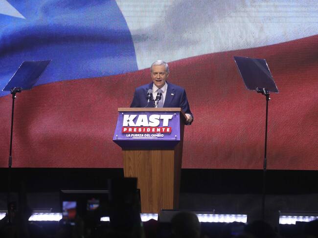 14 de diciembre de 2025 / SANTIAGO
El candidato Presidencial, ahora Presidente electo, se dirige al pais, tras ganar las elecciones presidenciales en segunda vuelta.
FOTO: SEBASTIAN BELTRAN GAETE / AGENCIAUNO