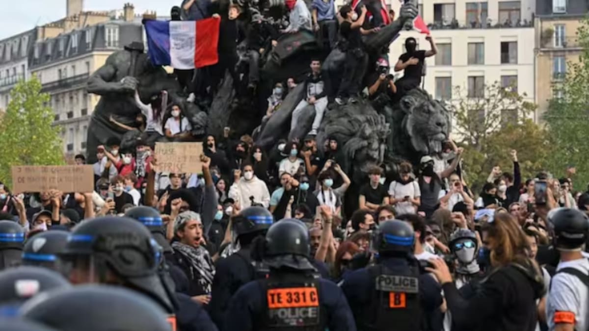 Francia reporta 2.000 detenidos y más de 500 policías heridos tras masivas protestas