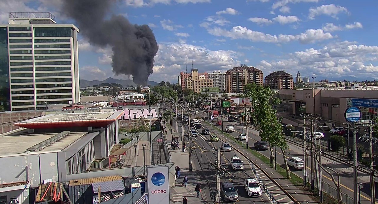 Alarma de incendio en el Teatro Municipal de Maipú obliga a evacuar preventivamente el recinto