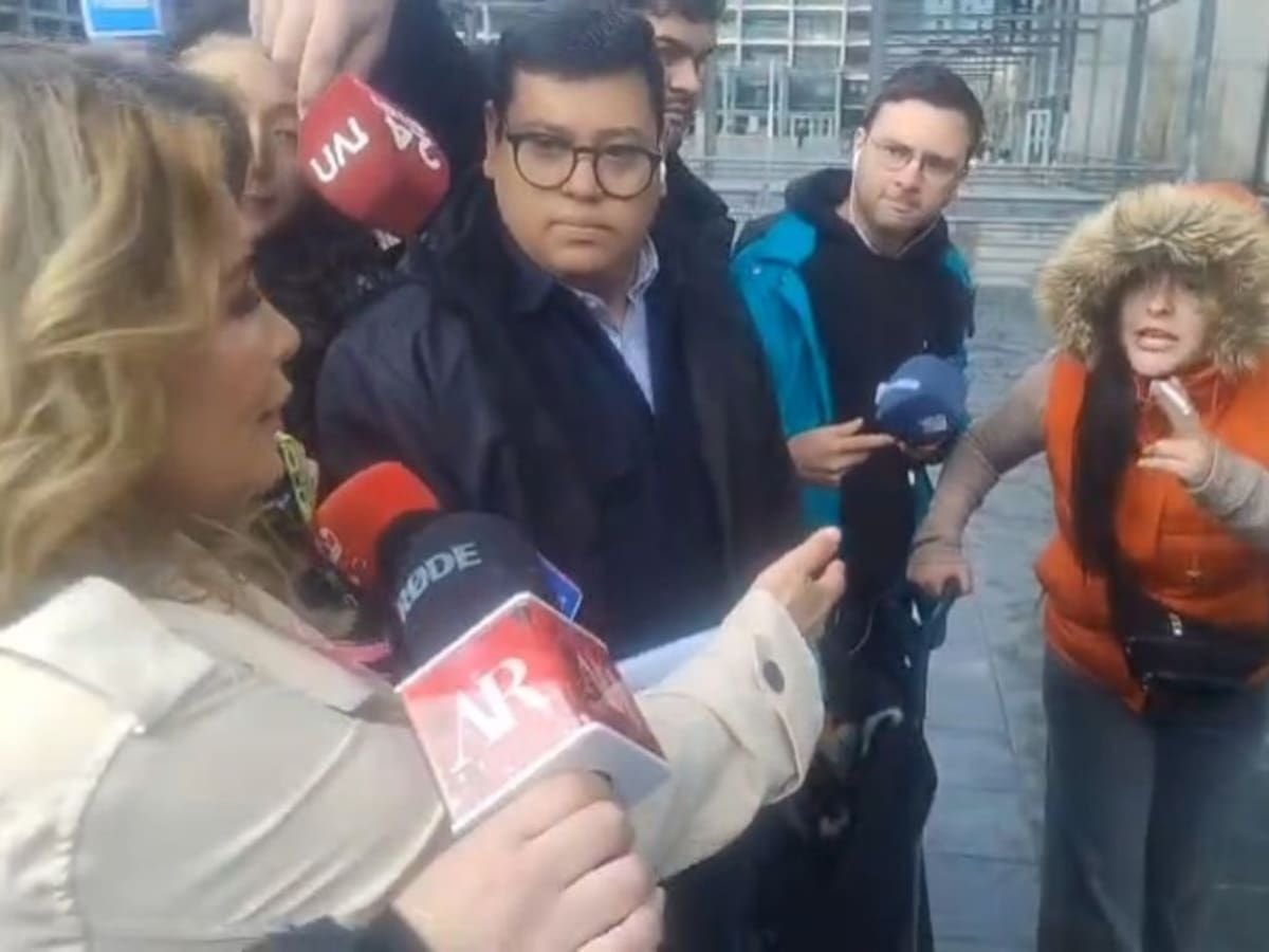 “Ladrona, estafadora y corrupta”: Cathy Barriga es increpada a la salida del Centro de Justicia
