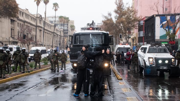 Confech denuncia fuerte represión tras marcha nacional y cifra en más de 20 los estudiantes detenidos de la U. de Chile