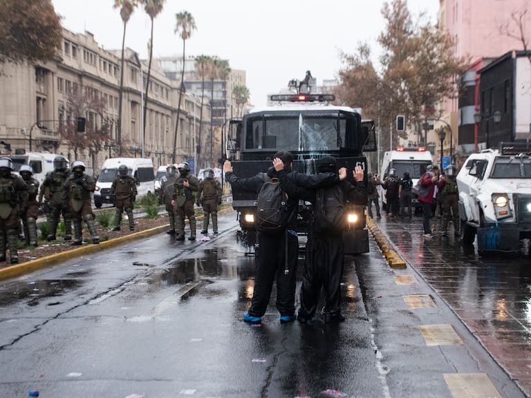 Confech denuncia fuerte represión tras marcha nacional y cifra en más de 20 los estudiantes detenidos de la U. de Chile