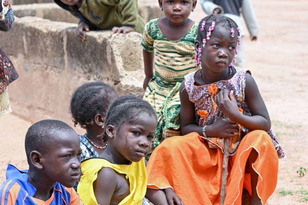 Niños desplazados por la violencia yihadista en Burkina Faso