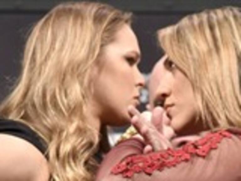 VIDEO Ronda Rousey y Bethe Correia se muestran los dientes antes de pelear el título