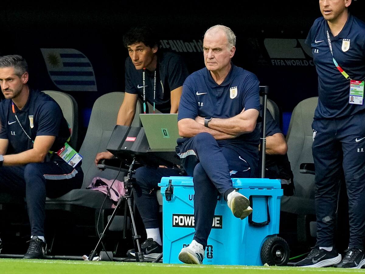 “No soy modelo”: la categórica respuesta de Bielsa tras el amargo debut de Uruguay en el Mundial 2026