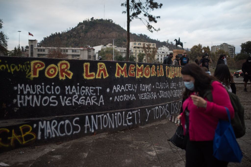 SANTIAGO, CHILE - APRIL 27: Demonstrators gather to protest against the President Sebastian Pinera's government and the change of the new constitution amid the coronavirus (COVID-19) pandemic in Santiago, Chile on April 27, 2020. (Photo by Cristobal Venegas/Anadolu Agency via Getty Images)