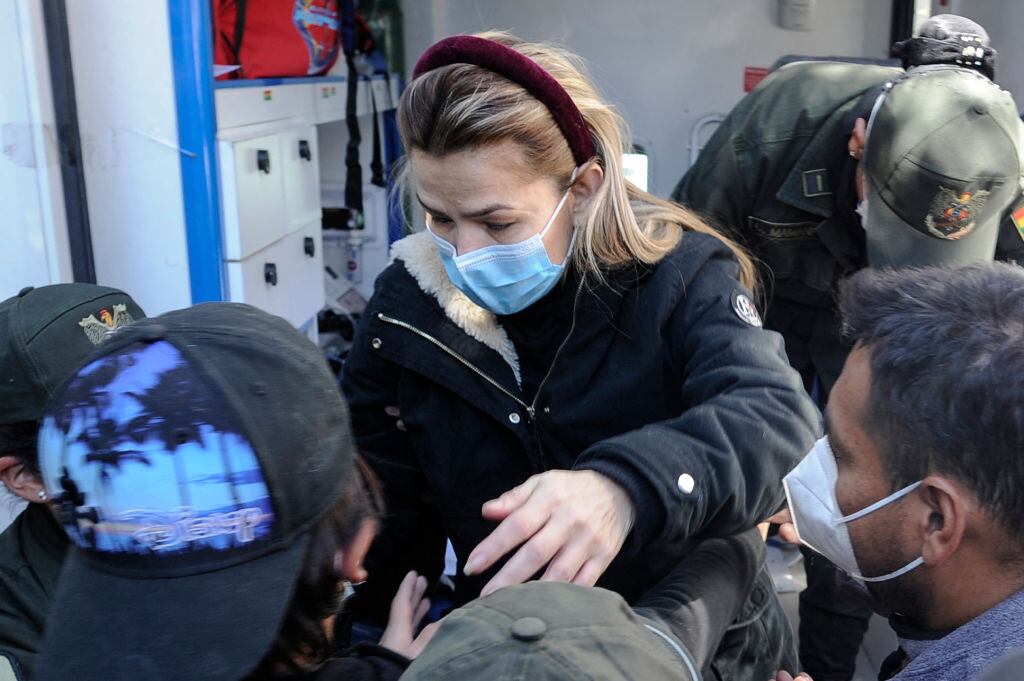 Jeanine Áñez ingresando a la penitenciaría para mujeres de Miraflores
