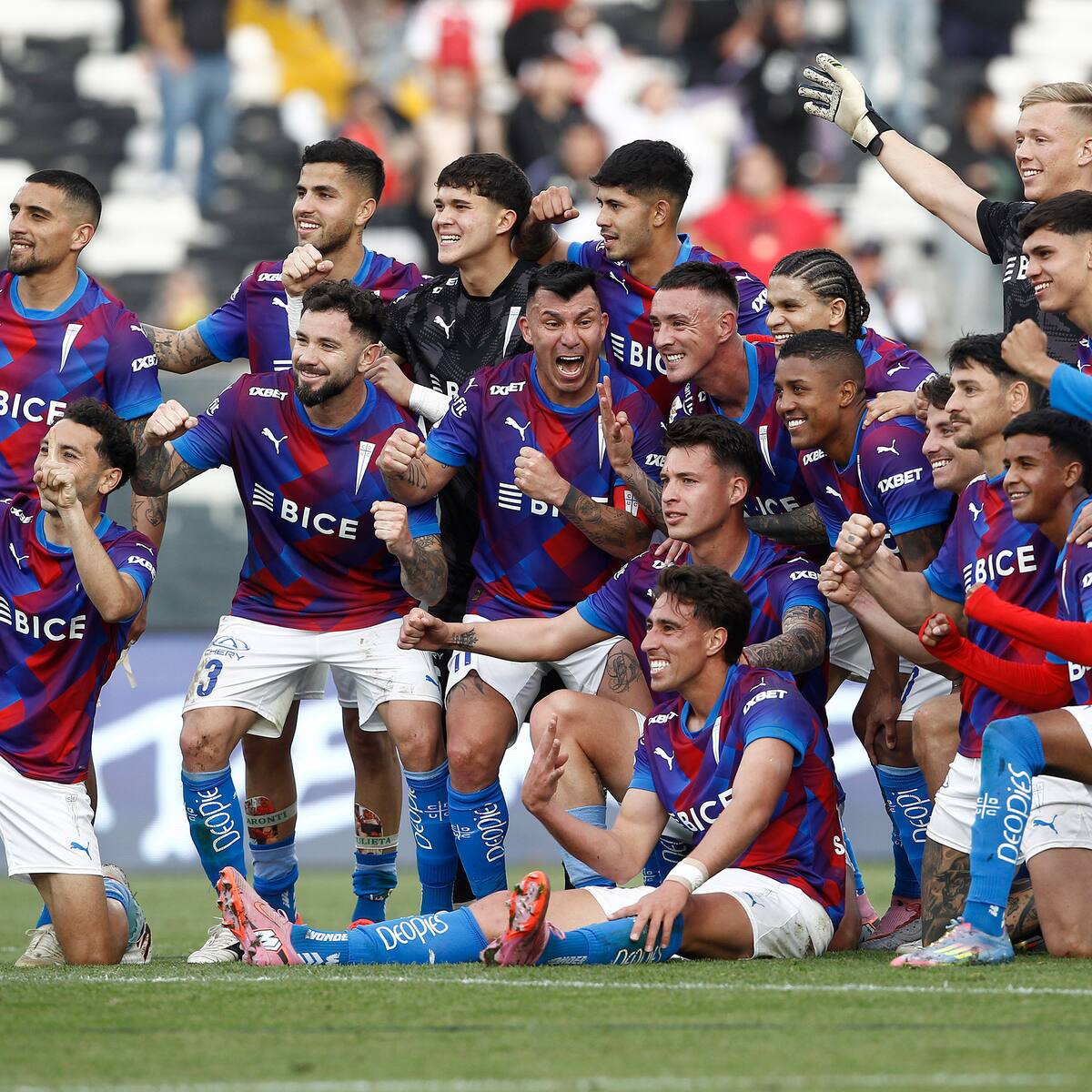 “El más ganador de visita...”: El alocado festejo de la UC en cancha del Monumental tras golear a Colo Colo