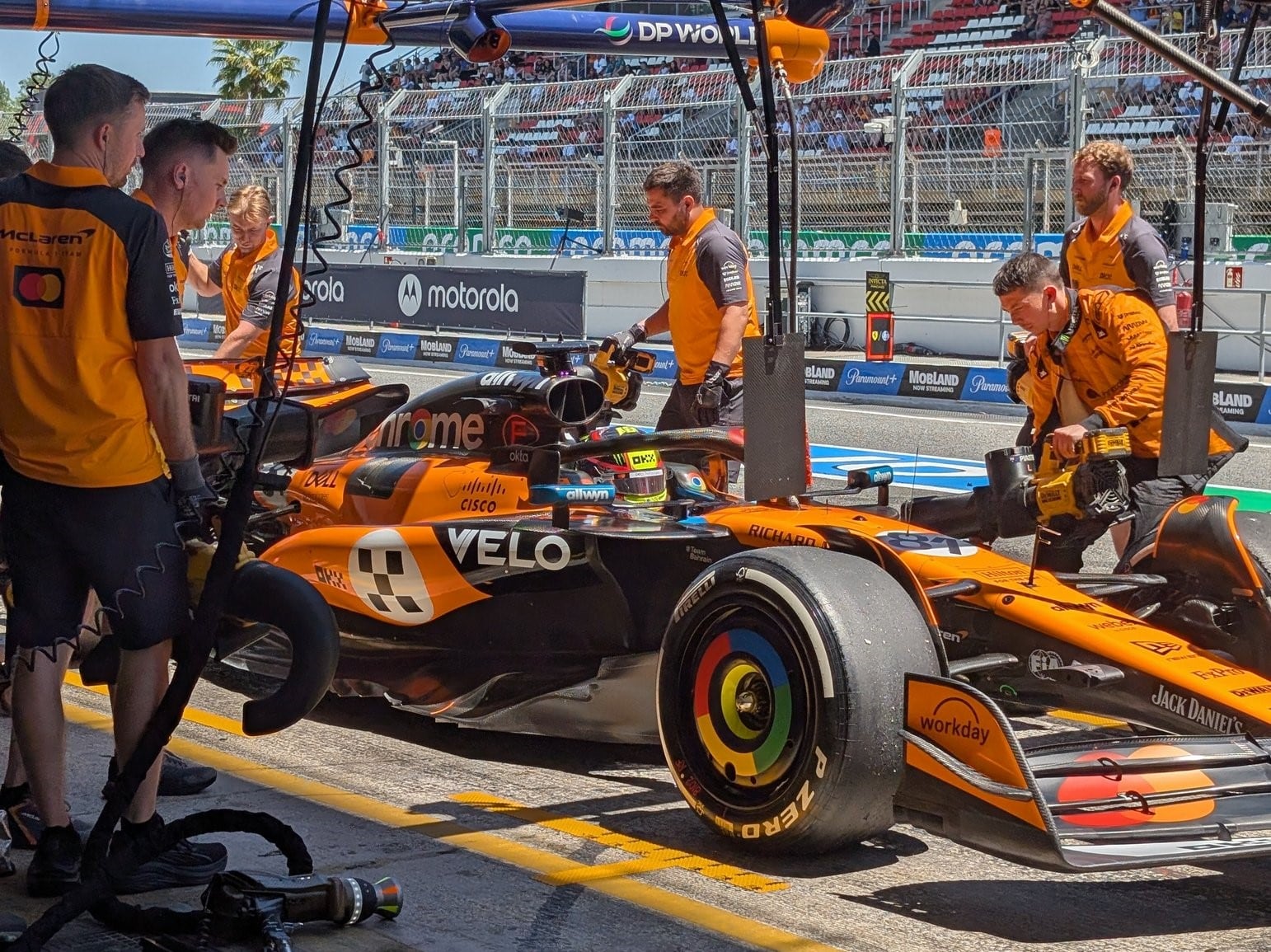 Lando Norris y Oscar Piastri lideraron las primeras prácticas libres del GP de España