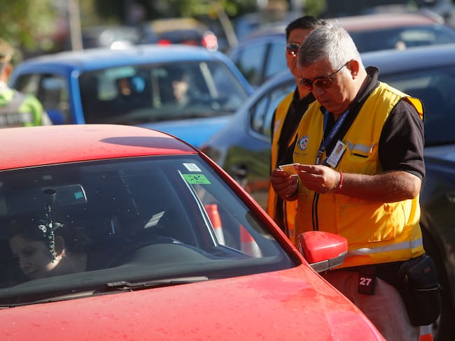 Restricción vehicular 2024 en Chile: ¿Qué es el sello verde y cómo saber si mi auto lo tiene?