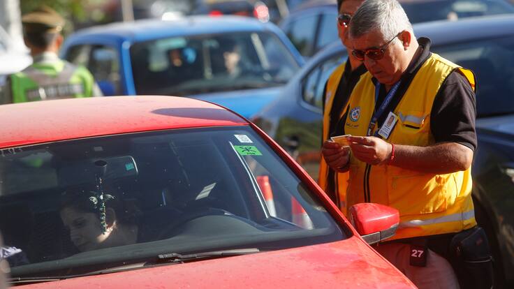 Restricción vehicular 2024 en Chile: ¿Qué es el sello verde y cómo saber si mi auto lo tiene?