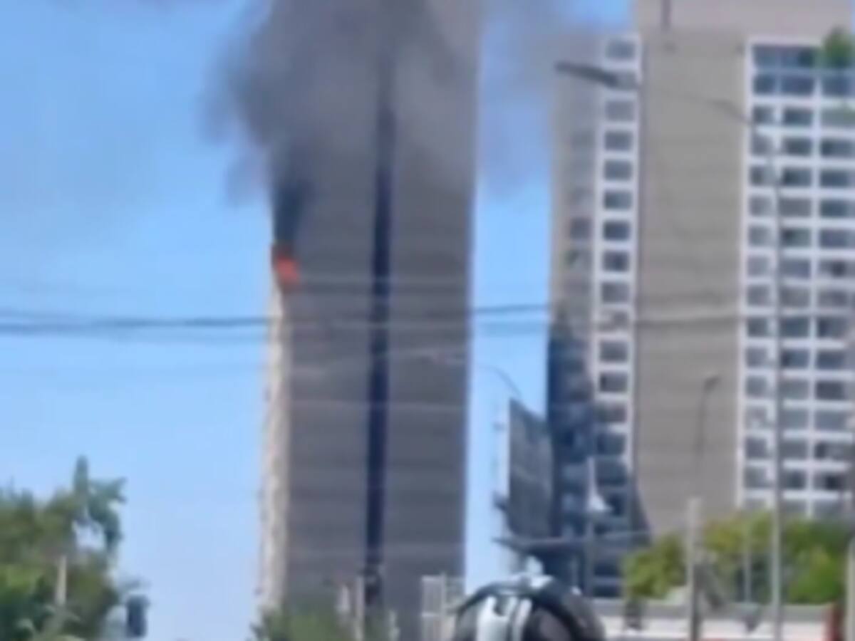 Incendio en piso 15 de edificio en Estación Central fue controlado por Bomberos