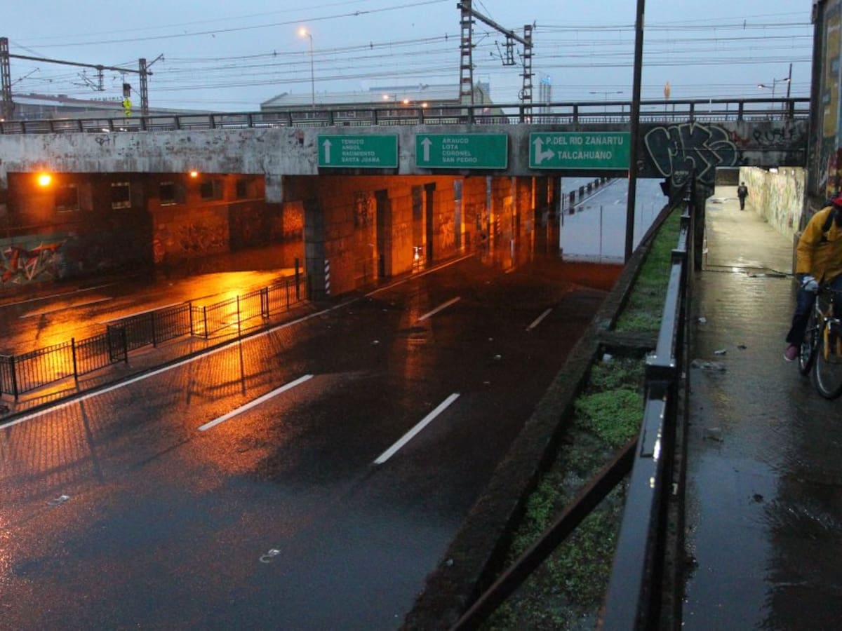 Hallan cuerpo de hombre en paso bajo nivel anegado por las lluvias en San Bernardo