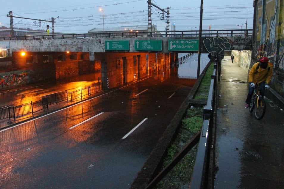 Hallan cuerpo de hombre en paso bajo nivel anegado por las lluvias en San Bernardo