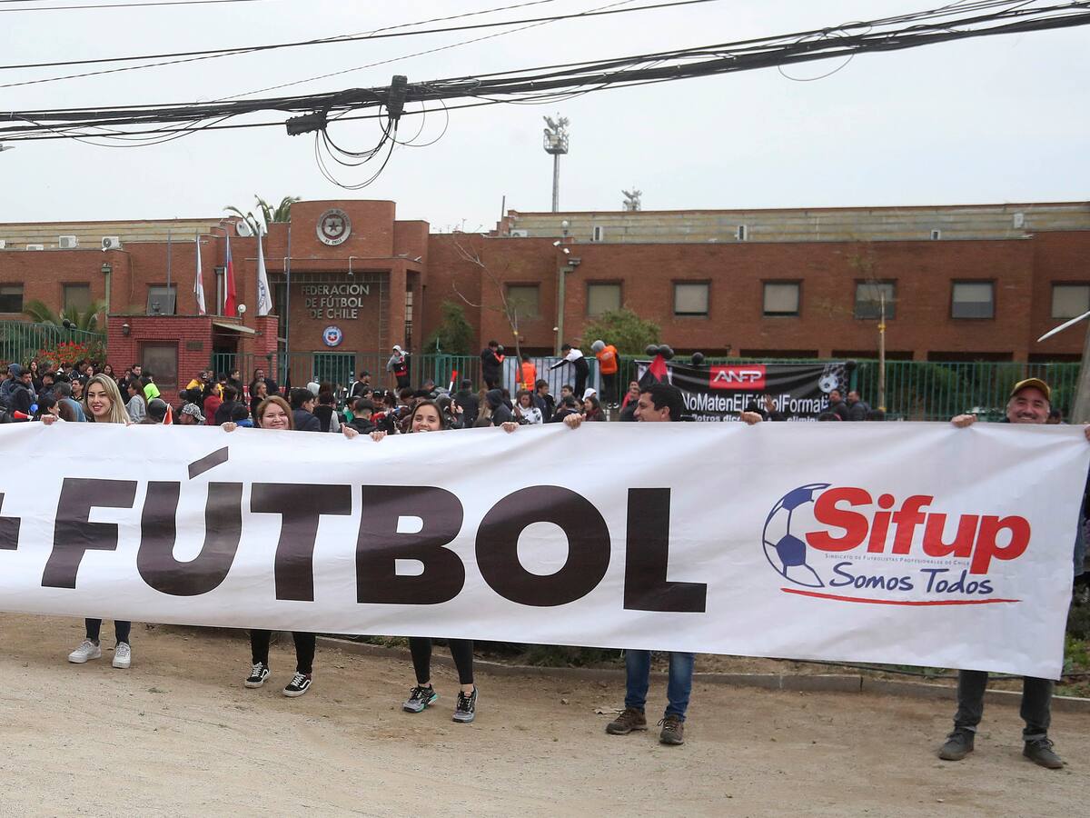 SIFUP denuncia a Colo Colo y Unión Española por no pagar finiquitos a jugadores