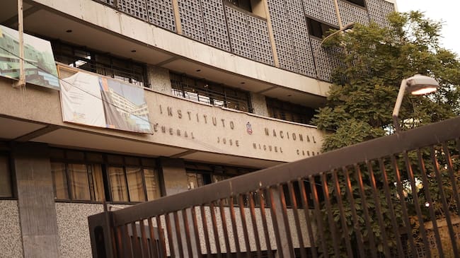 03 de marzo 2022/SANTIAGOEl Instituto Nacional retoma sus clases presenciales como uno de los colegios emblemáticos de la región metropolitana
FOTO: FRANCISCO CASTILLO /AGENCIAUNO